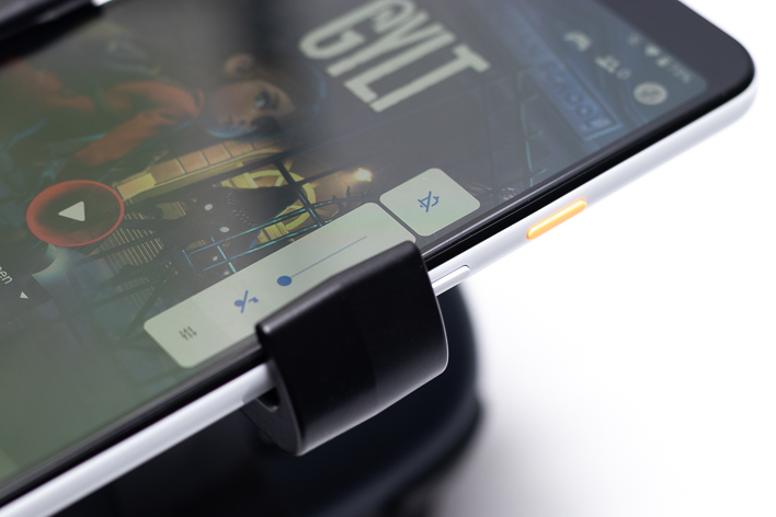 google stadia claw on volume rocker