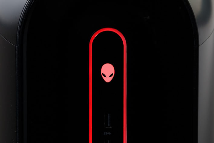 Логотип Alienware Aurora R10 спереди