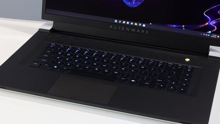 Клавиатура Alienware x17 R2 крупным планом