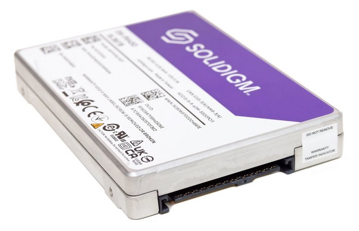 Solidigm SSD D5-P5430 Review: Speedy, Dense Data Center Storage ...