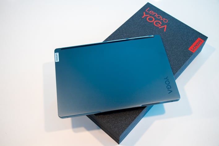 Lenovo Yoga Book 9i в коробке