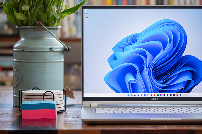 left close up gigabyte aero 16 oled 2023