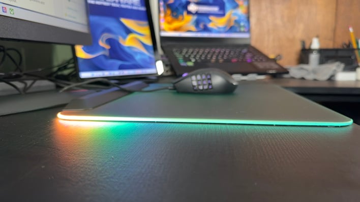 Razer Firefly V2 Pro vista laterale RGB