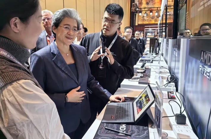 lisa su tests a minisforum v3