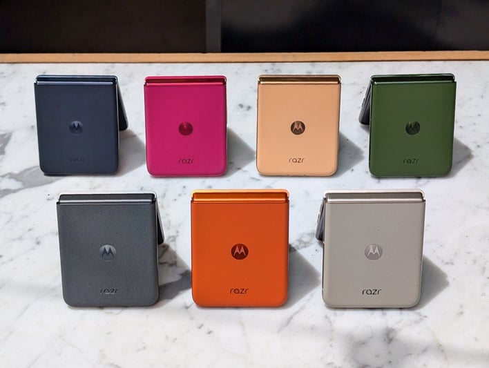 Moto Razr 2024 01