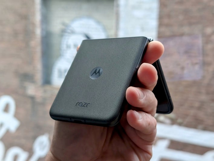 Moto Razr 2024 27