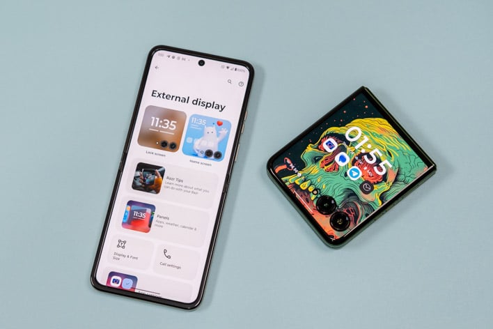 small_Motorola-Razr-2024-13 Motorola Razr And Razr+ (2024) Assessment: Phenomenal Flip Telephones