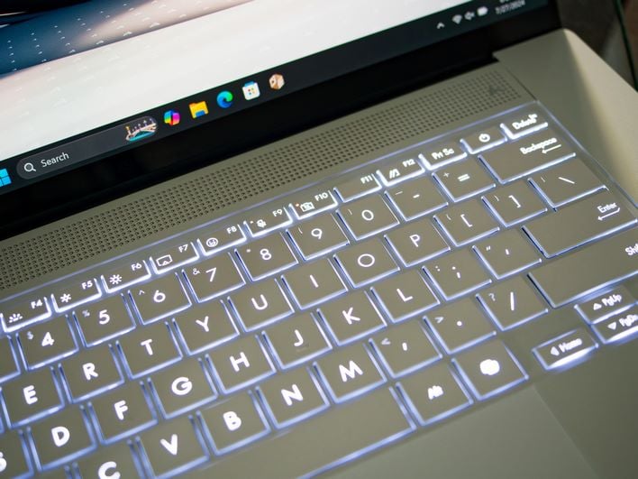 asus zenbook s 16 ryzen ai kb lights