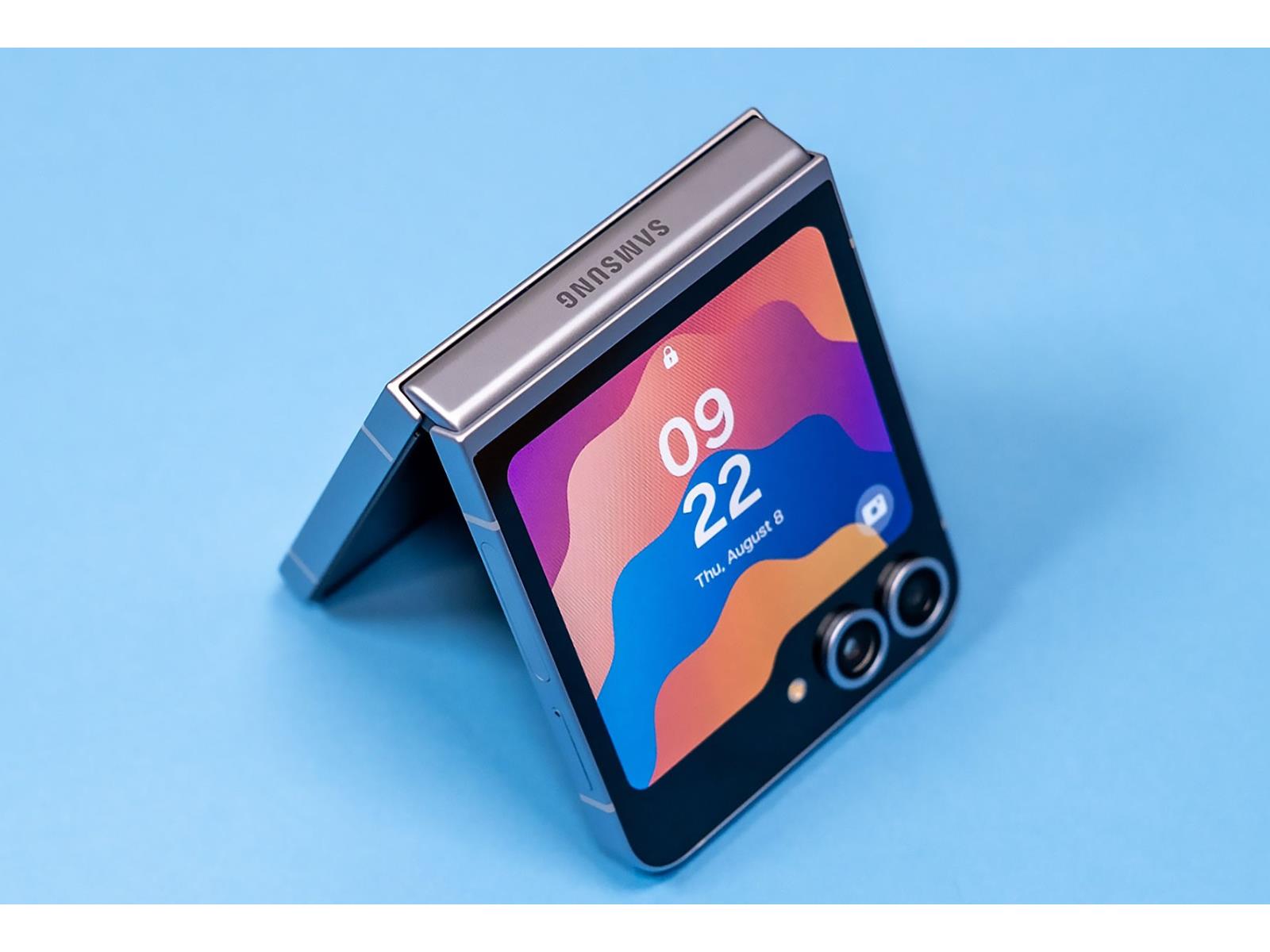 専用　hazu galaxy flip 6 Samsung Galaxy Z Flip 6 Review: Refined Evolution Not