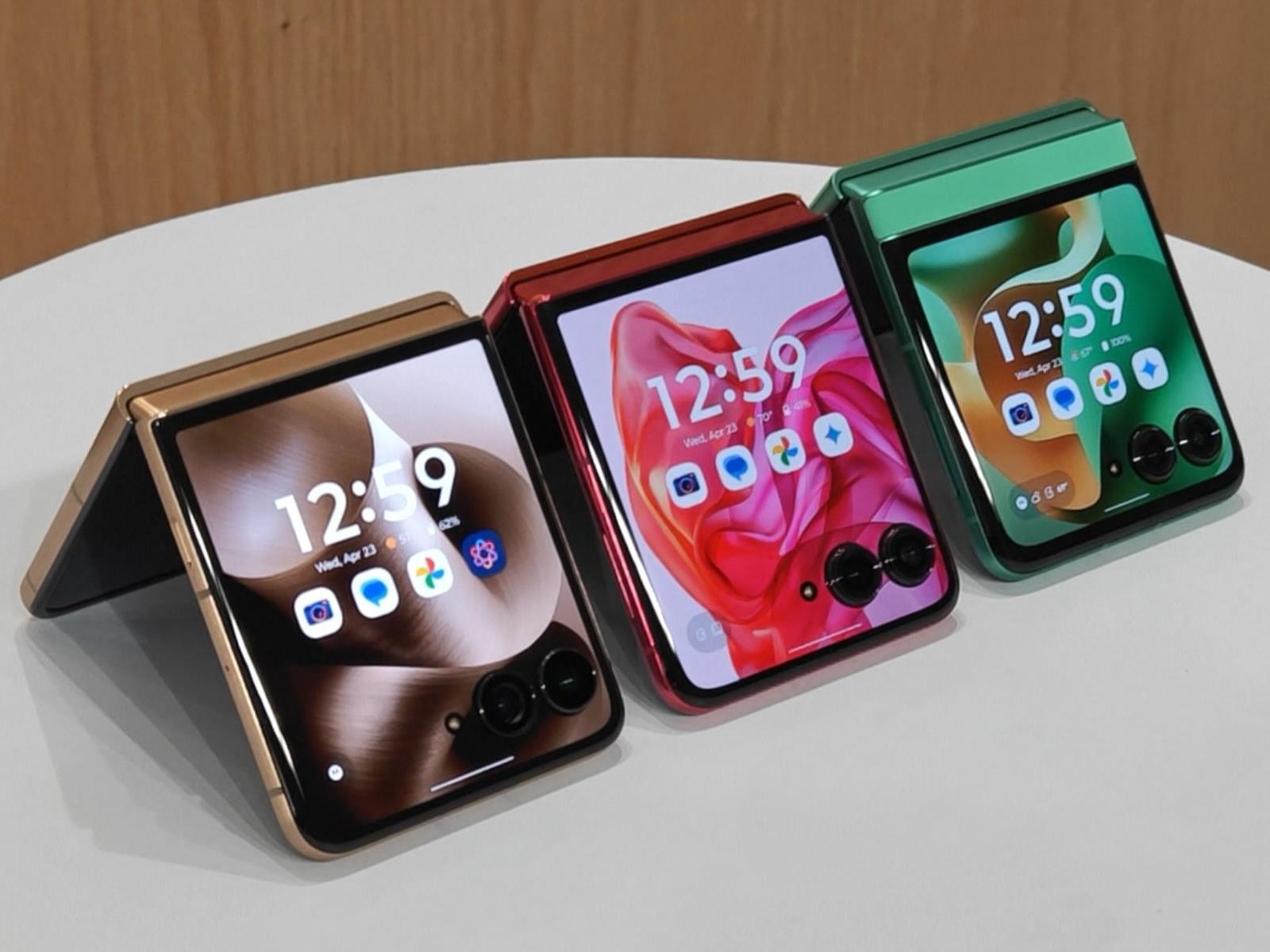 Hands-On Motorola's AI-infused (2025) Razr Ultra, Razr+ And Razr |  HotHardware