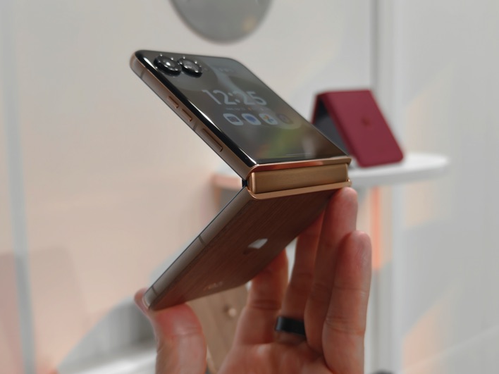 razr ultra 2025 12