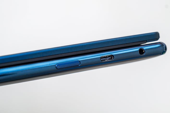 lenovo yoga 9i 2 in 1 ports 1