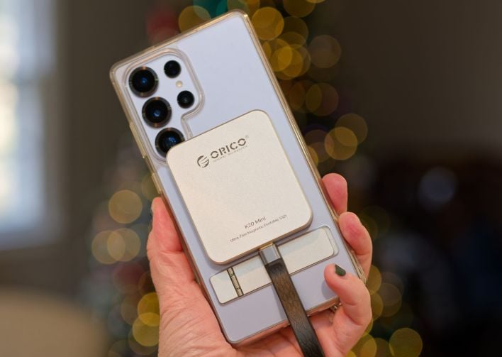 orico k20 mini magnetic ssd attached