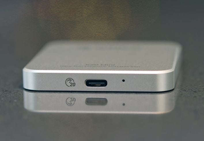 orico k20 mini magnetic ssd port