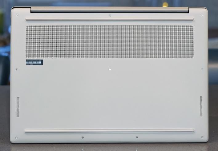 asus zenbook a16 snapdragon x2 bottom