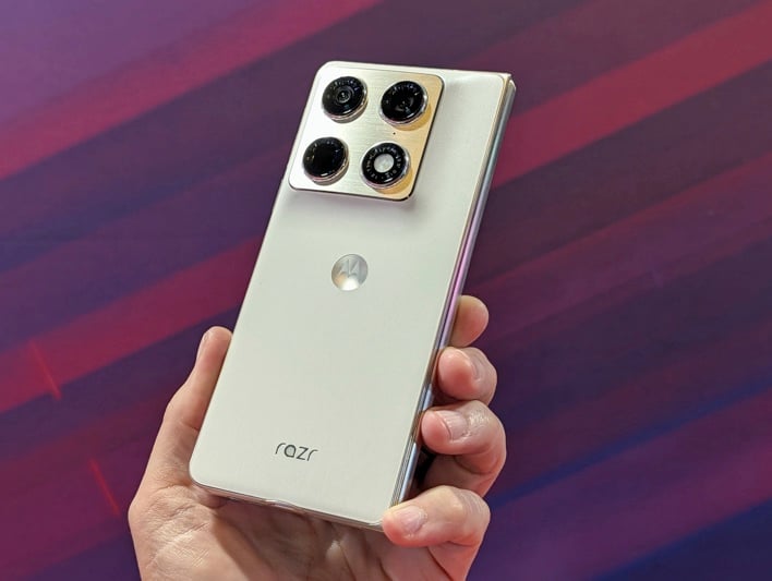 razr fold 01