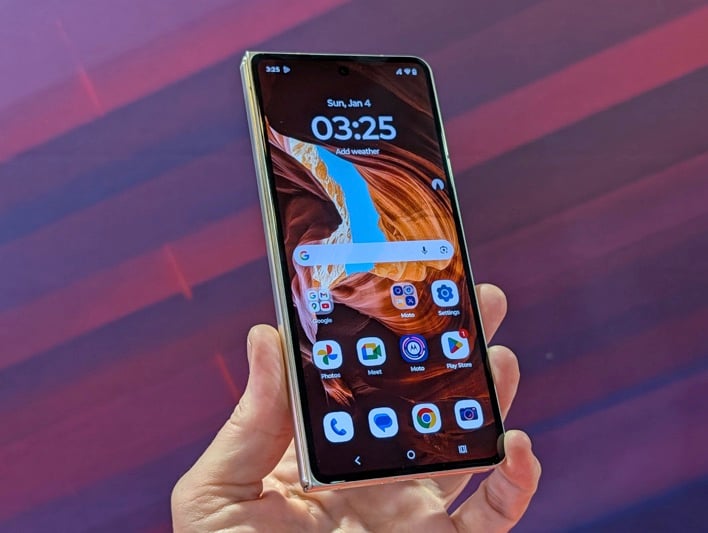 razr fold 02