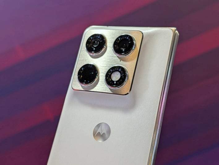 razr fold 03