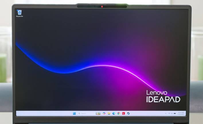 lenovo ideapad 3i with wildcat lake display