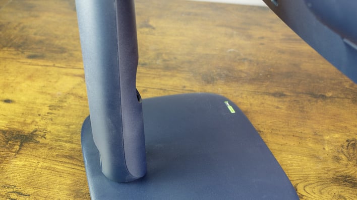 stand side closeup cable routing aw3926qw