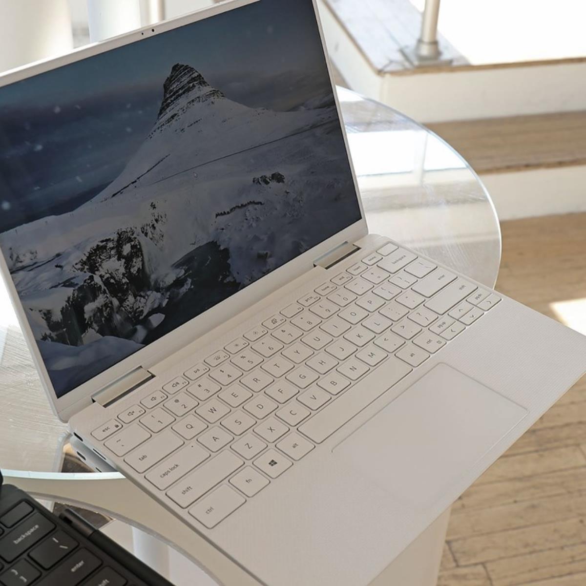 New Dell XPS 13 2-In-1 (7390) Streaks Through Geekbench Flashing
