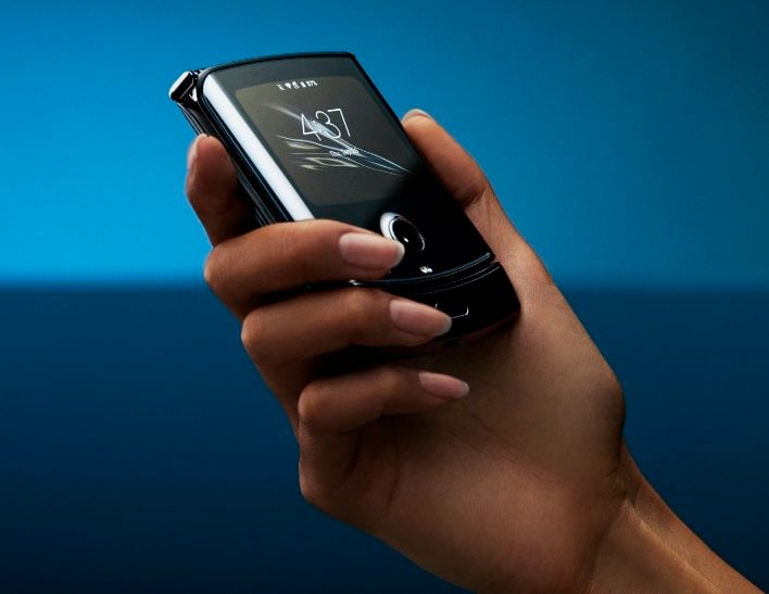 Motorola называет складной дисплей Razr «шишками и шишками» нормальным явлением, когда начинаются предварительные заказы