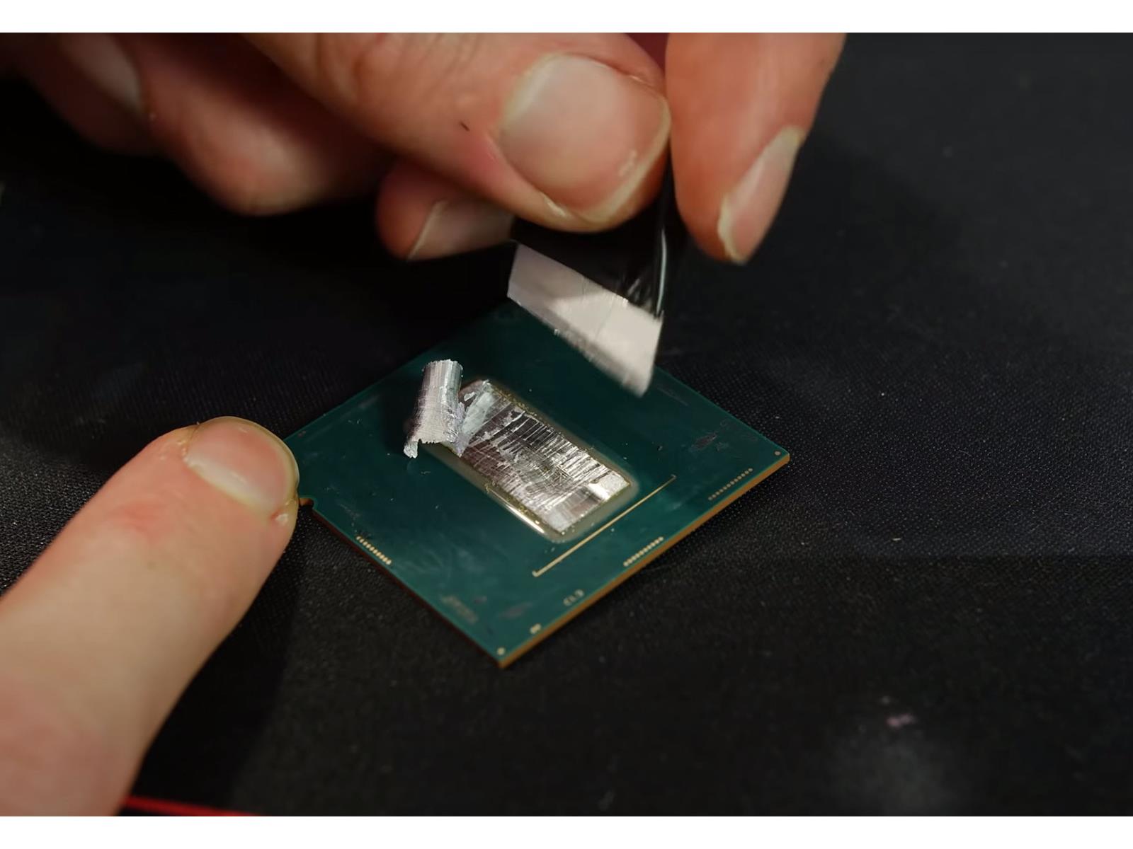 Intel Core i9-12900K Alder Lake Delidding Video Lays Bare Thinner Die And A  Gold Surprise