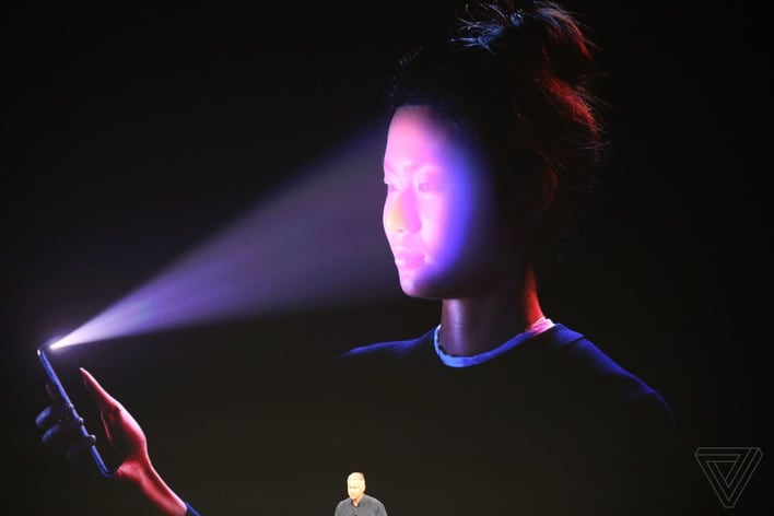 Apple face id разблокировал другой человек