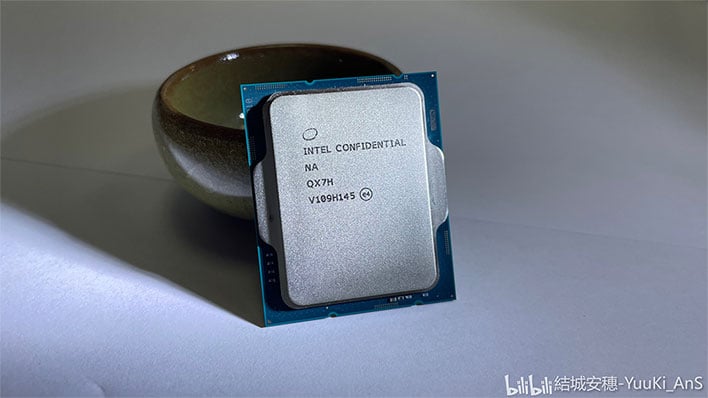 Intel Core i9-12900K Engineering Sample Poses For Detailed Closeup