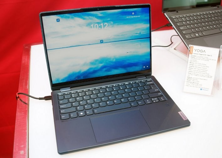 ThinkBook Plus с двумя экранами от Lenovo впечатляет наряду с обновленными ПК ThinkPad Z и Yoga