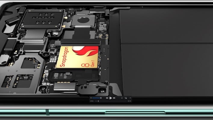 Inside a OnePlus 10 Pro, the Snapdragon 8 Gen 1 processor