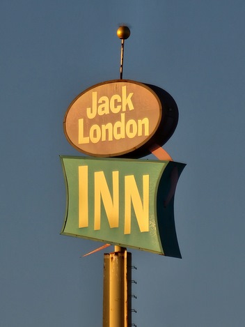 Samsung Galaxy S22 Ultra 30x Jack London sign