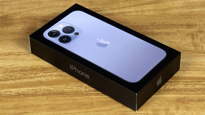 Apple iPhone 13 Pro packaging