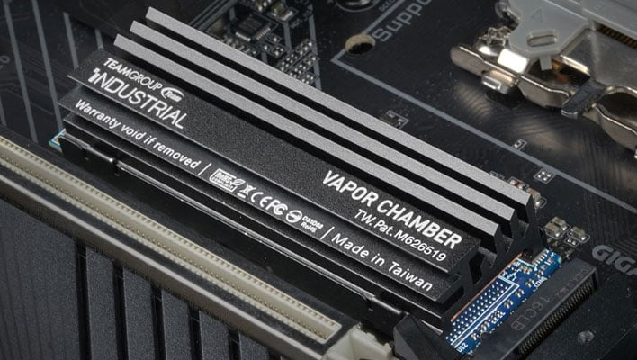TeamGroup SSD with a vapor chamber cooling heatsink
