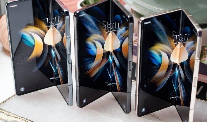 samsung galaxy z fold4 displays