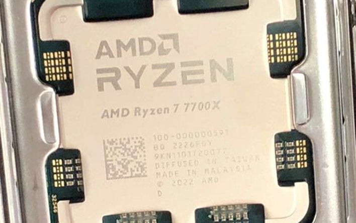Процессор AMD Ryzen 7 7700X крупным планом
