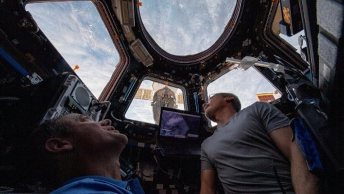 iss astronauts viewing space