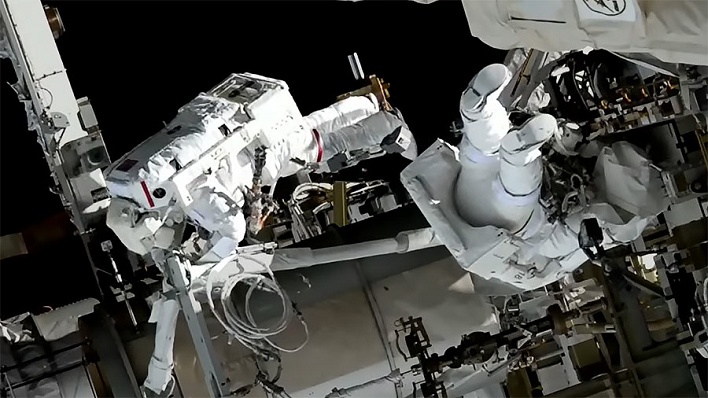 Gli astronauti della NASA hanno completato un’entusiasmante passeggiata nello spazio in preparazione del nuovo impianto solare della Stazione Spaziale Internazionale