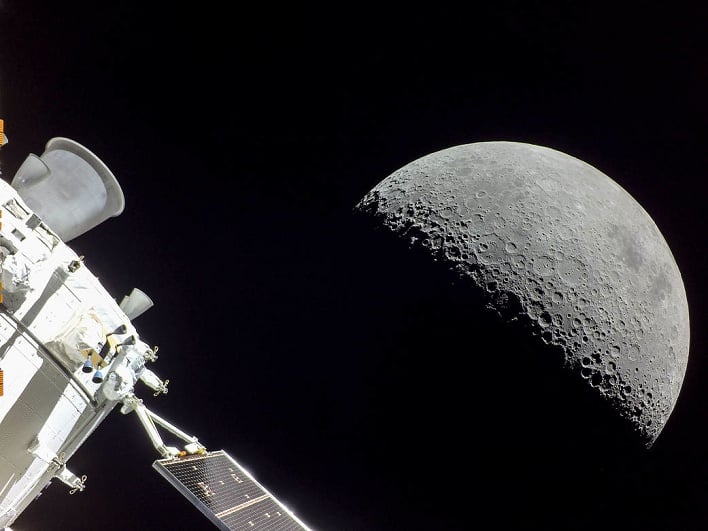 Misión Artemisa alrededor de la luna