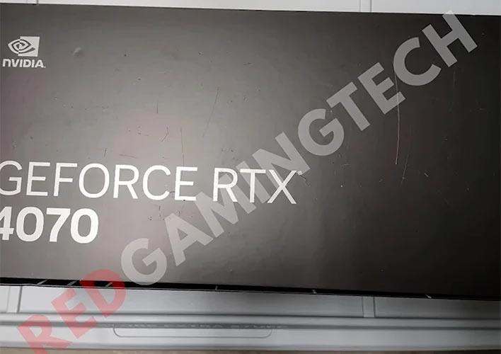GemForce RTX 4070 リファレンス パッケージ