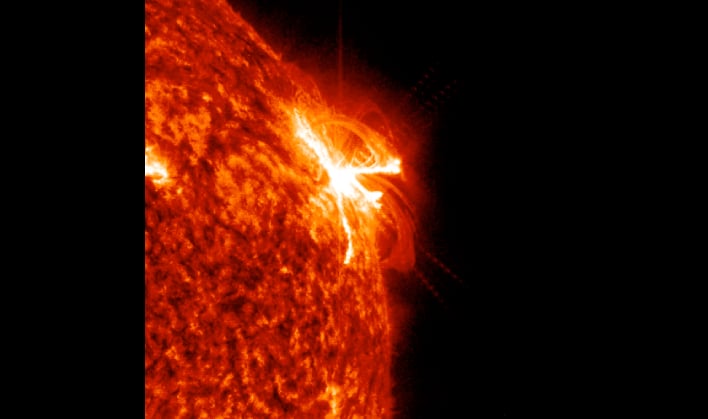 NASA Captures An Incredibly Powerful X-Class Solar Flare Erupting On ...