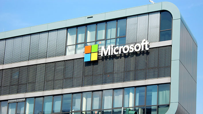 A building with a Microsoft sign in front of a blue sky.