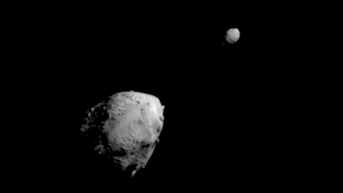 Asteroida, w którą NASA celowo uderzyła, teraz dziwnie się kręci