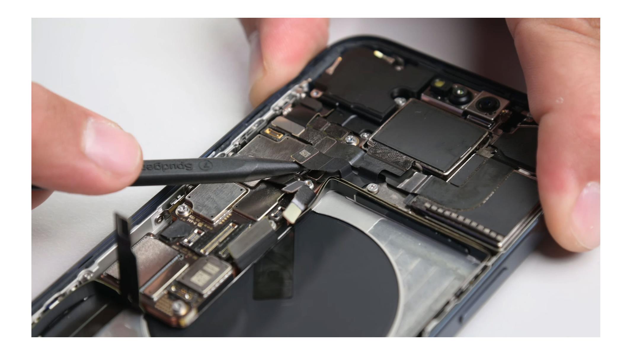 iPhone 15 Pro Max Slammed In Teardown Analysis Over Apple's Draconian Repair  Rules | HotHardware