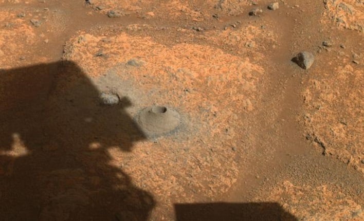 perseverance rover hole drilled in martian surface