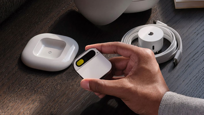 Hand holding an Ai Pin.