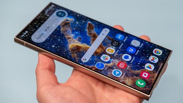 Hand holding a Samsung Galaxy S24 Ultra.
