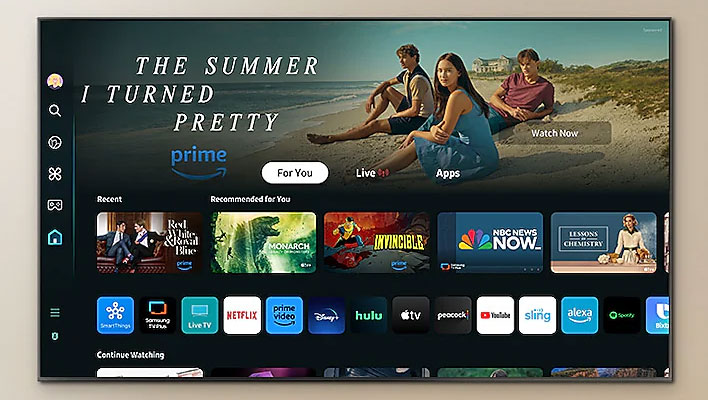 TV Samsung a parete con app intelligenti sul display.