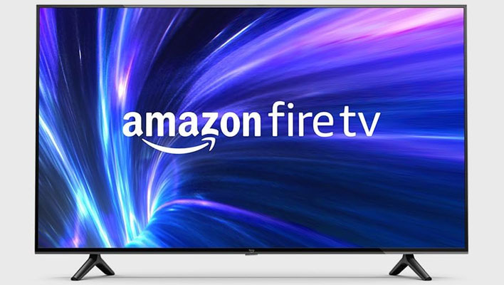 Amazon Fire TV su sfondo grigio.