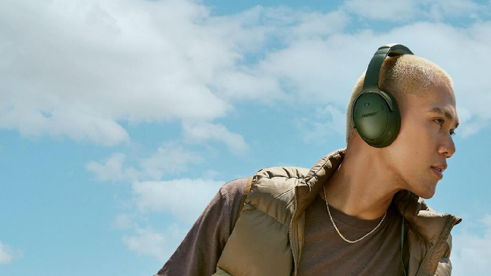 bose quiet headphones on males head